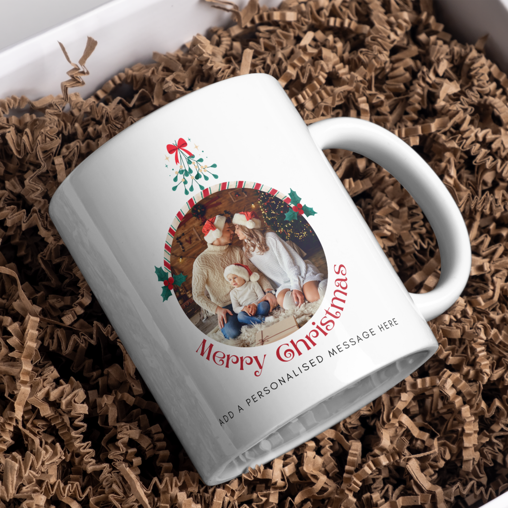 Round Photo Frame Christmas Mug – gift presentation on paper packing